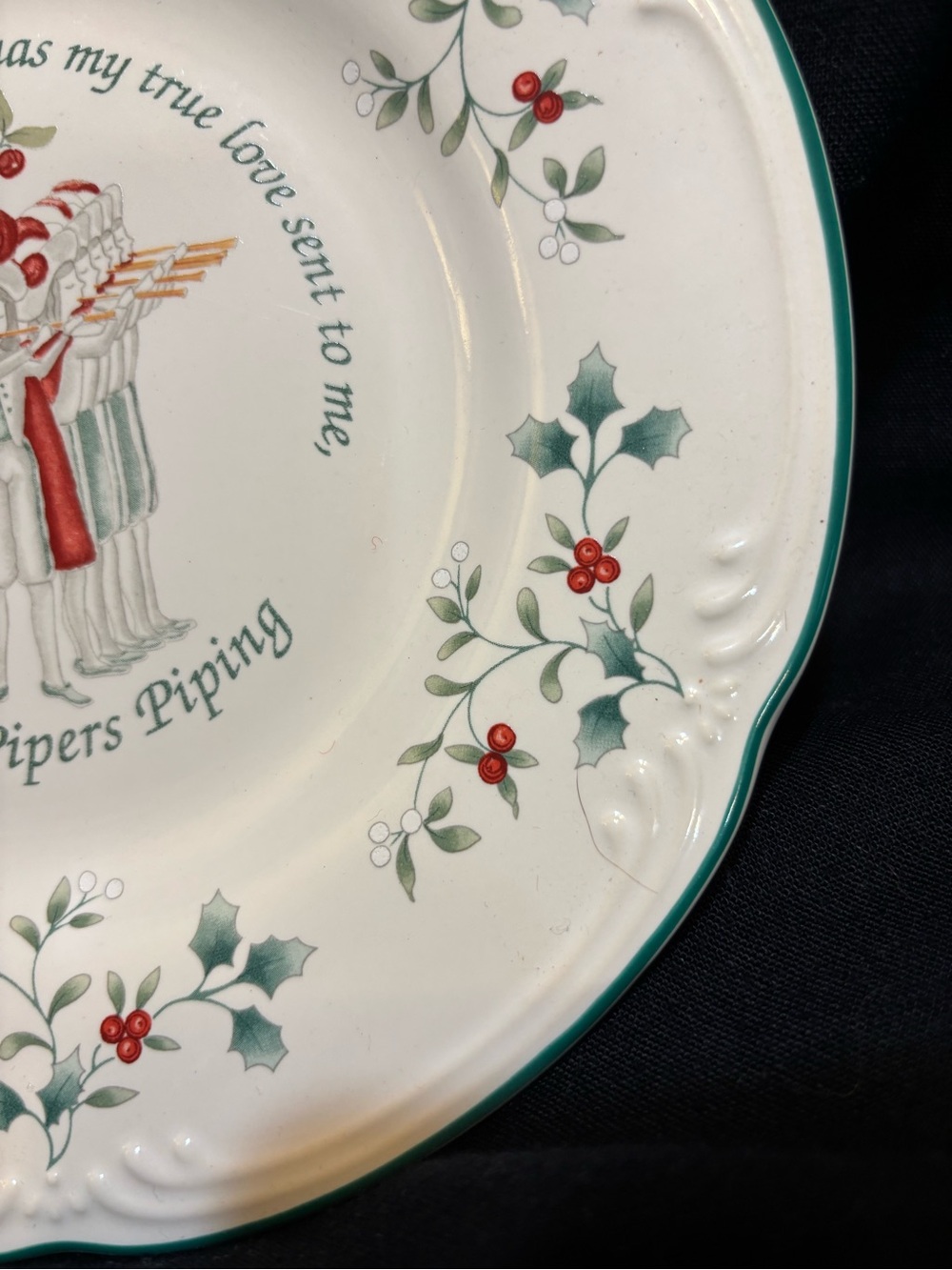 Pfaltzgraff Eleven Pipers Piping 8” Christmas Plate 12 Days of Christmas - Picture 5 of 7